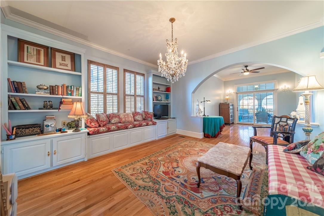 600 West Union Street