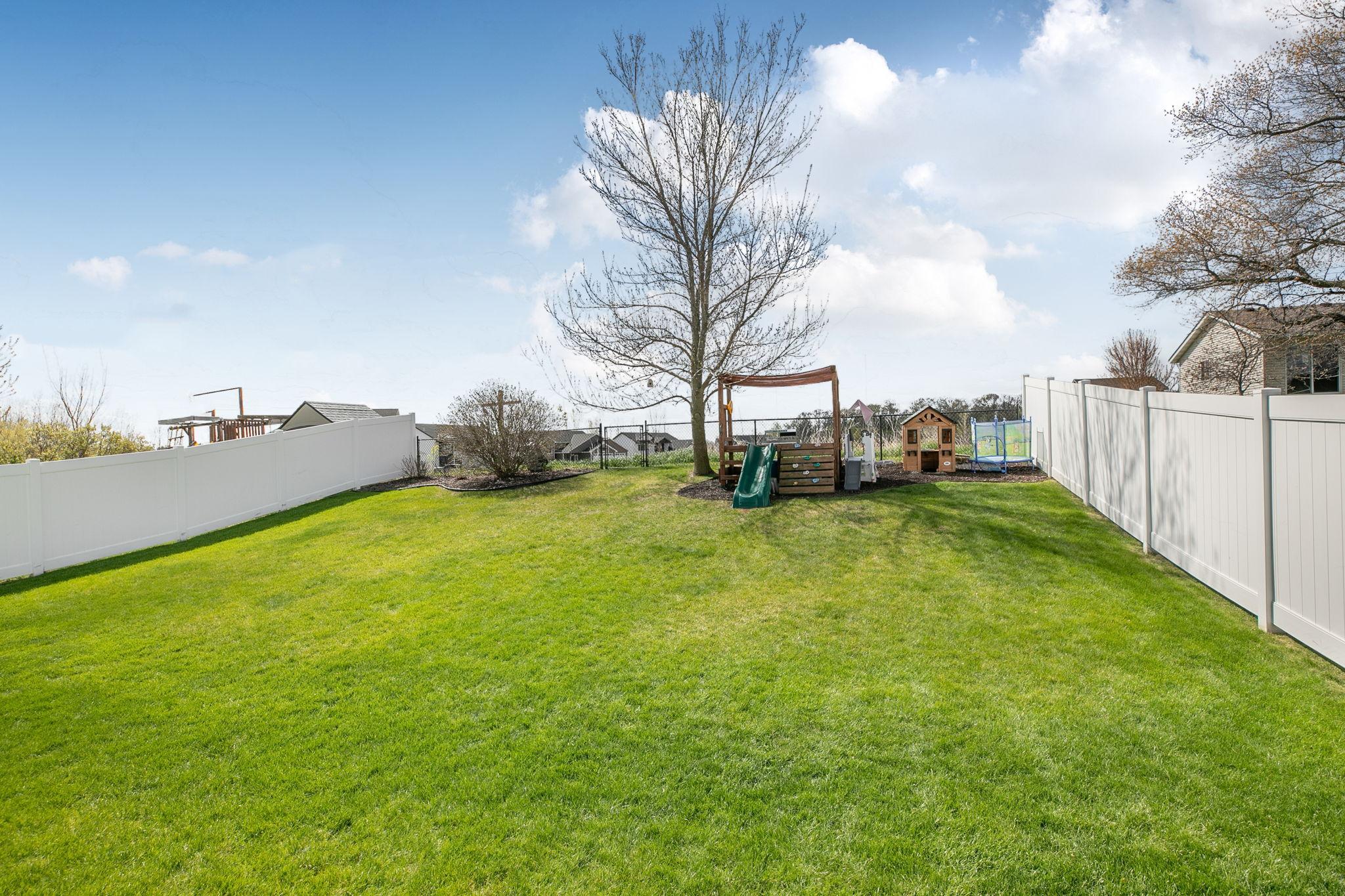 1136 Orchid Drive NE
