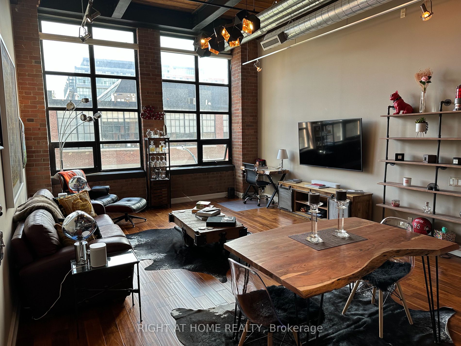 43 Hanna Ave 317