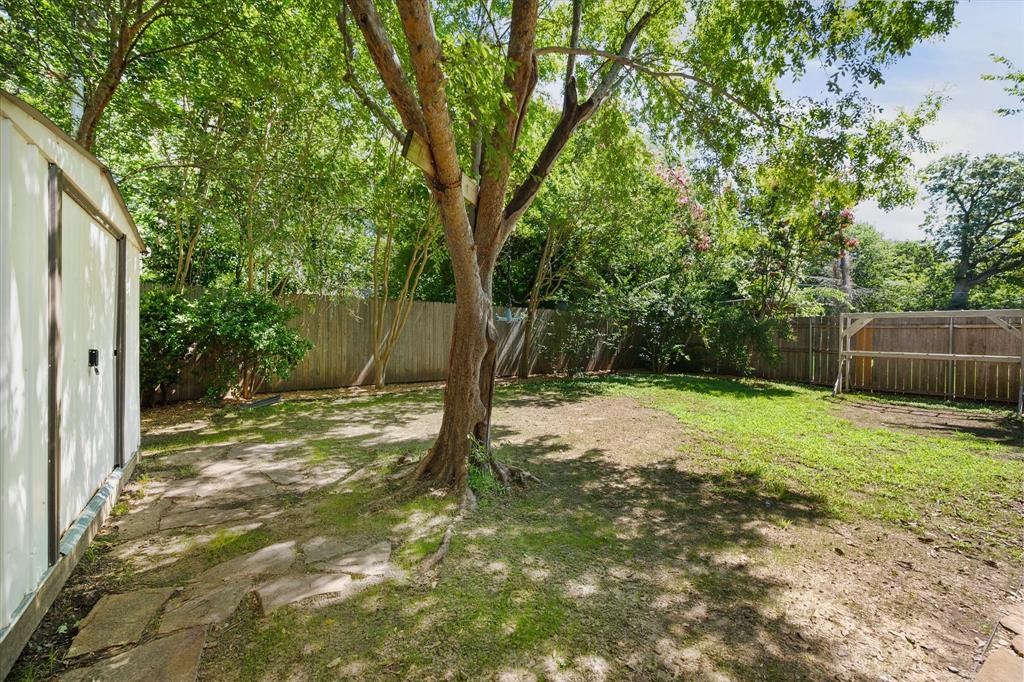 917 W Lovers Lane
