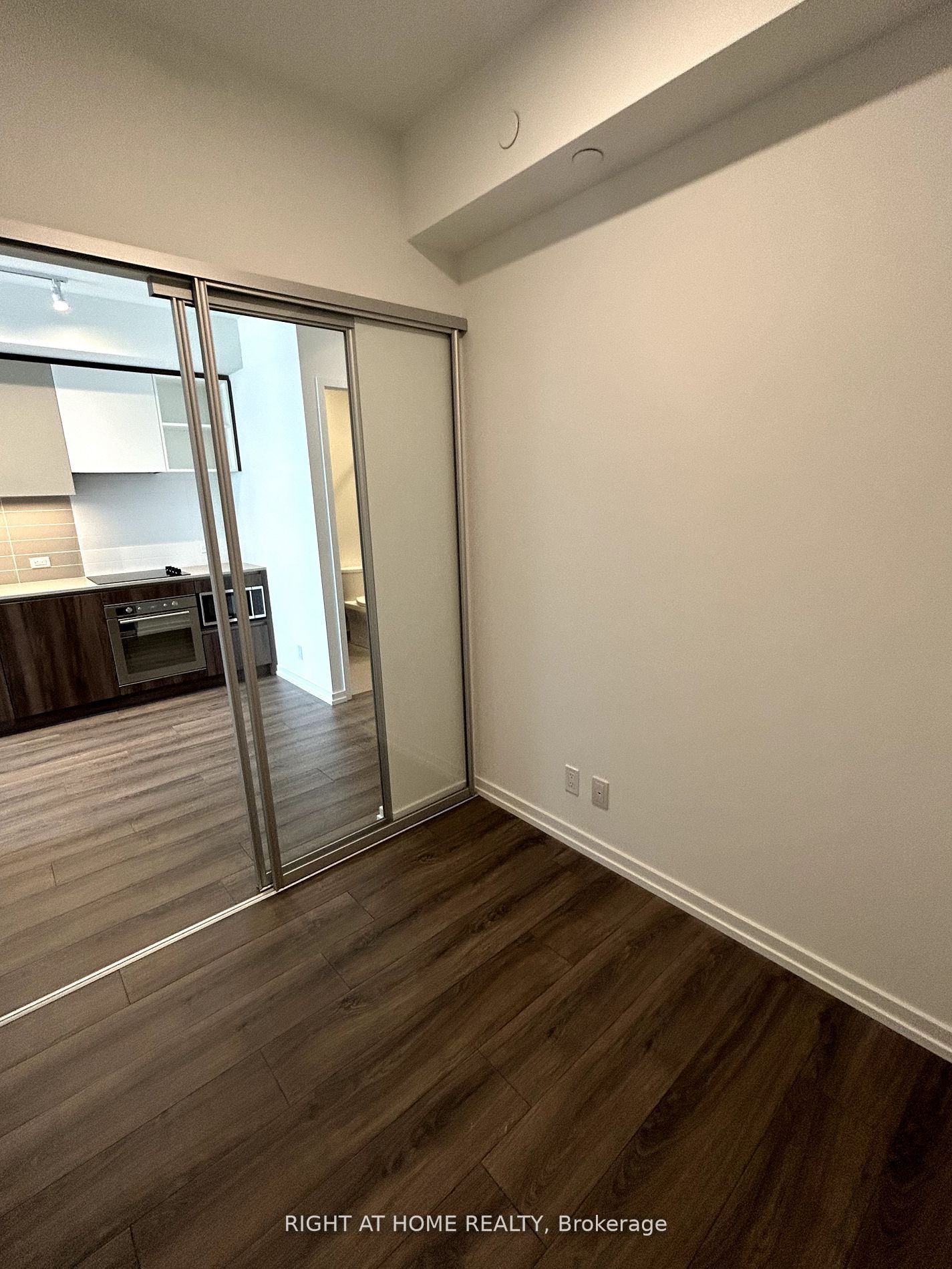 7890 Jane St 5207
