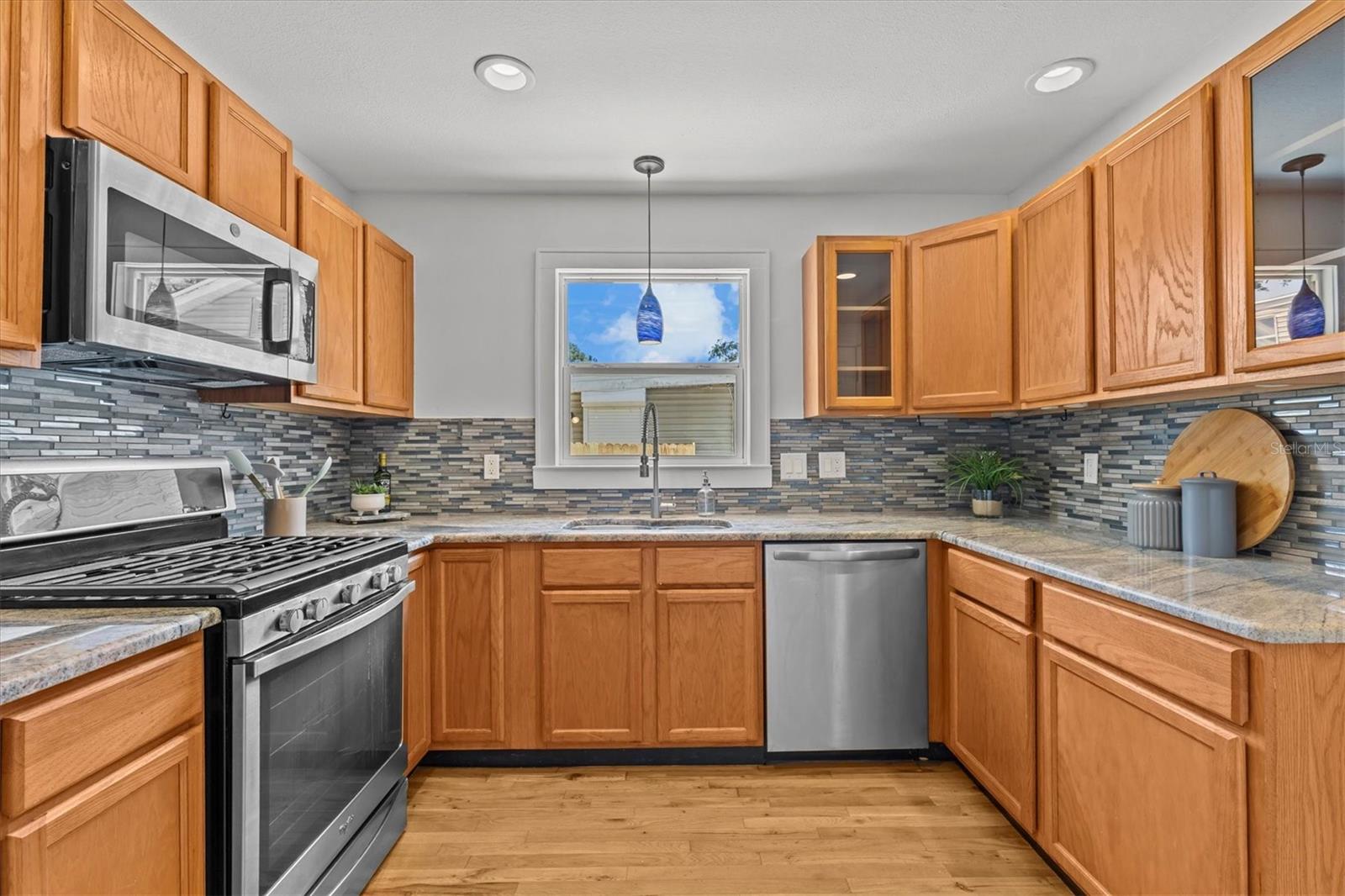 325 W Haya Street