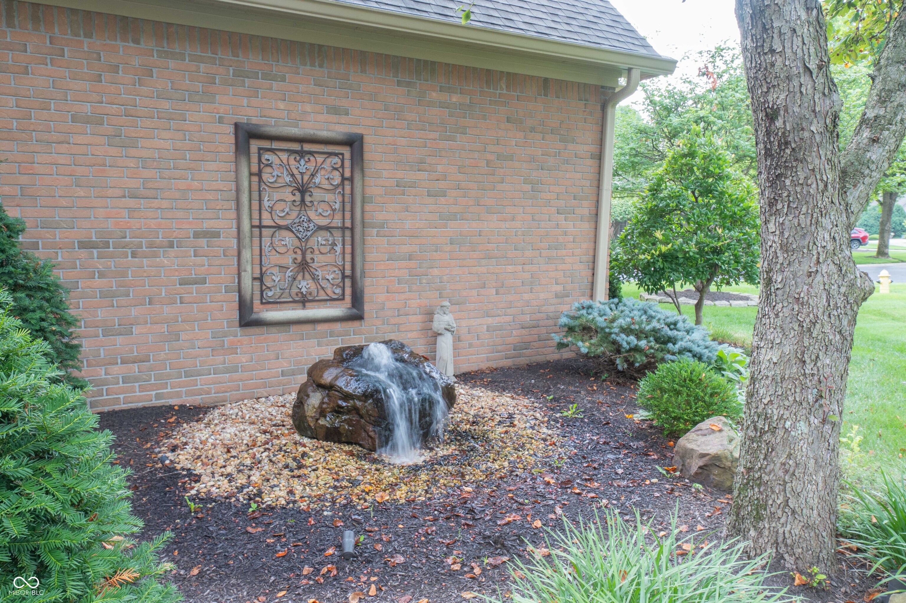 1851 Broadleaf Court