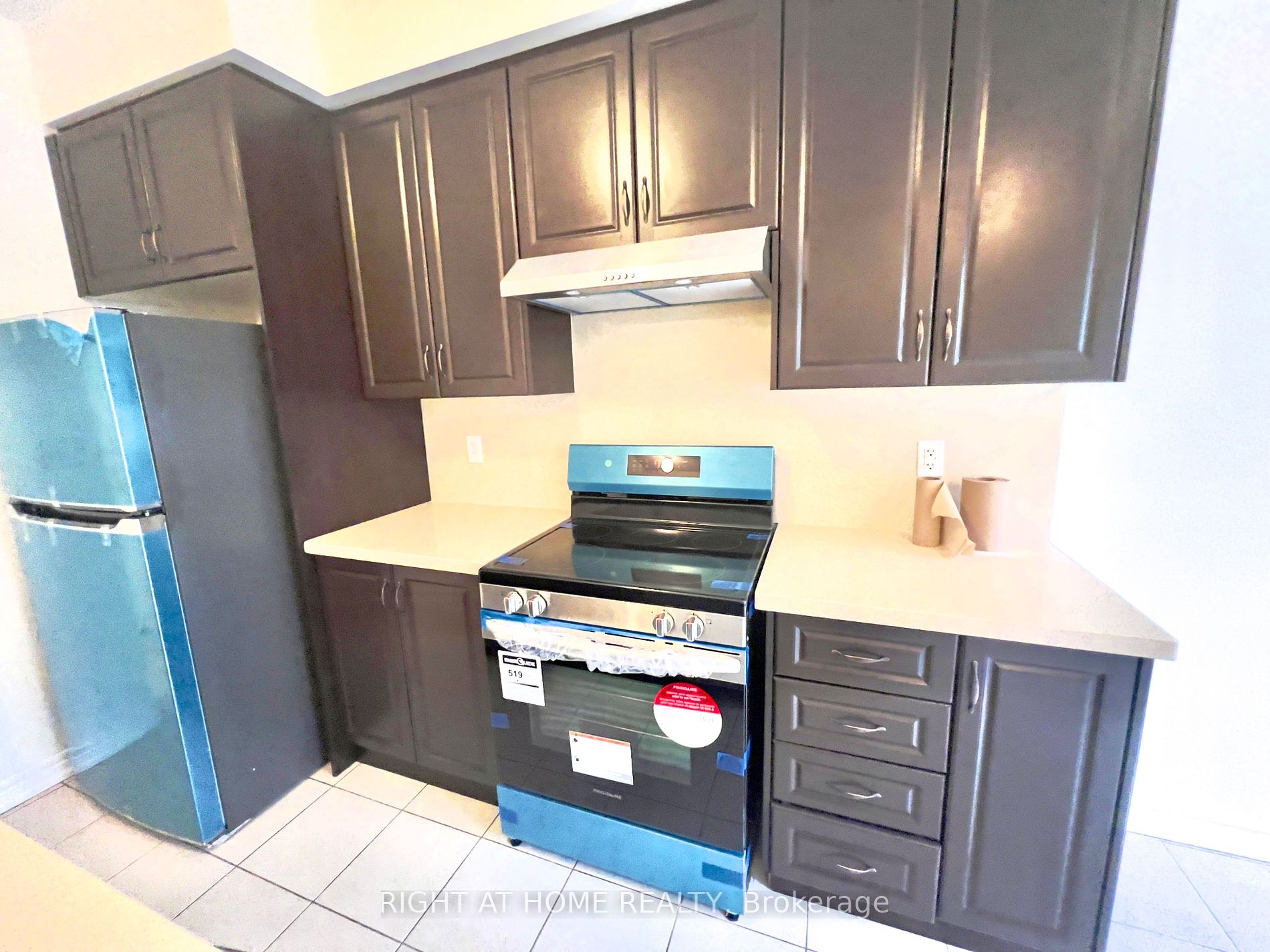 1352 E Granrock Cres