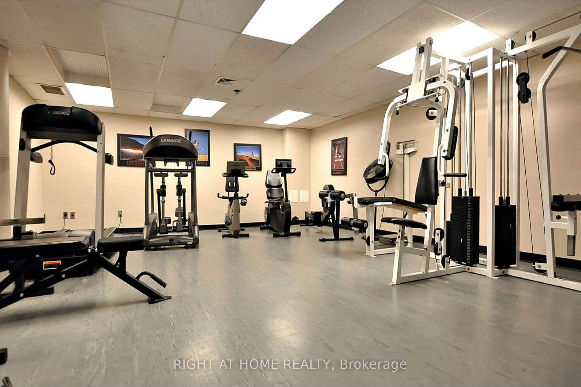 60 Inverlochy Blvd 806