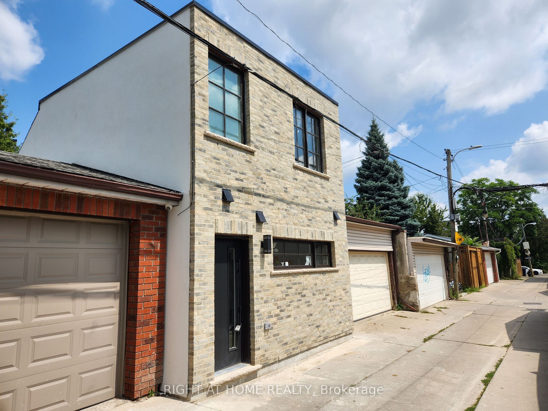 95 Hallam St Laneway