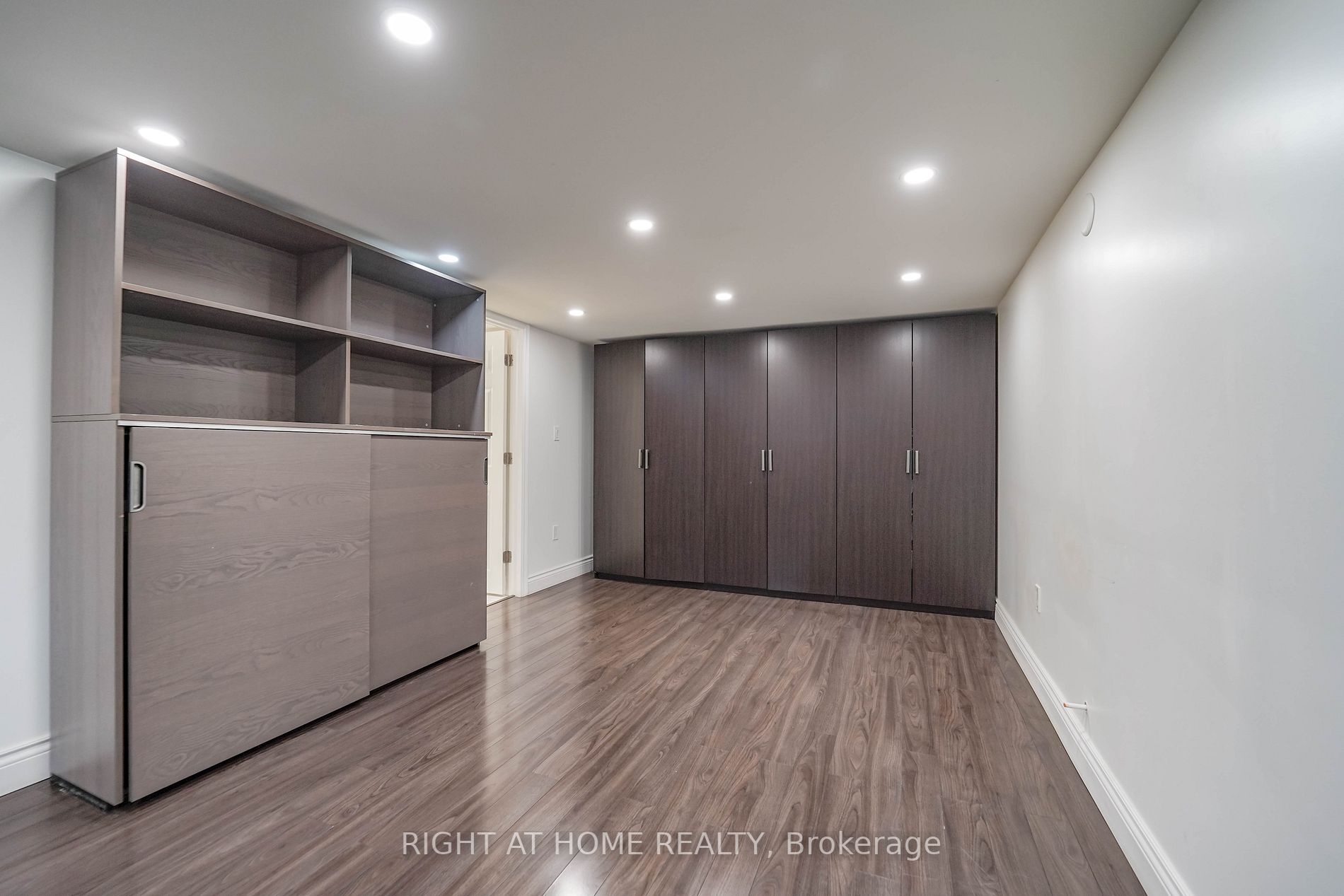 84 Glenvale Blvd