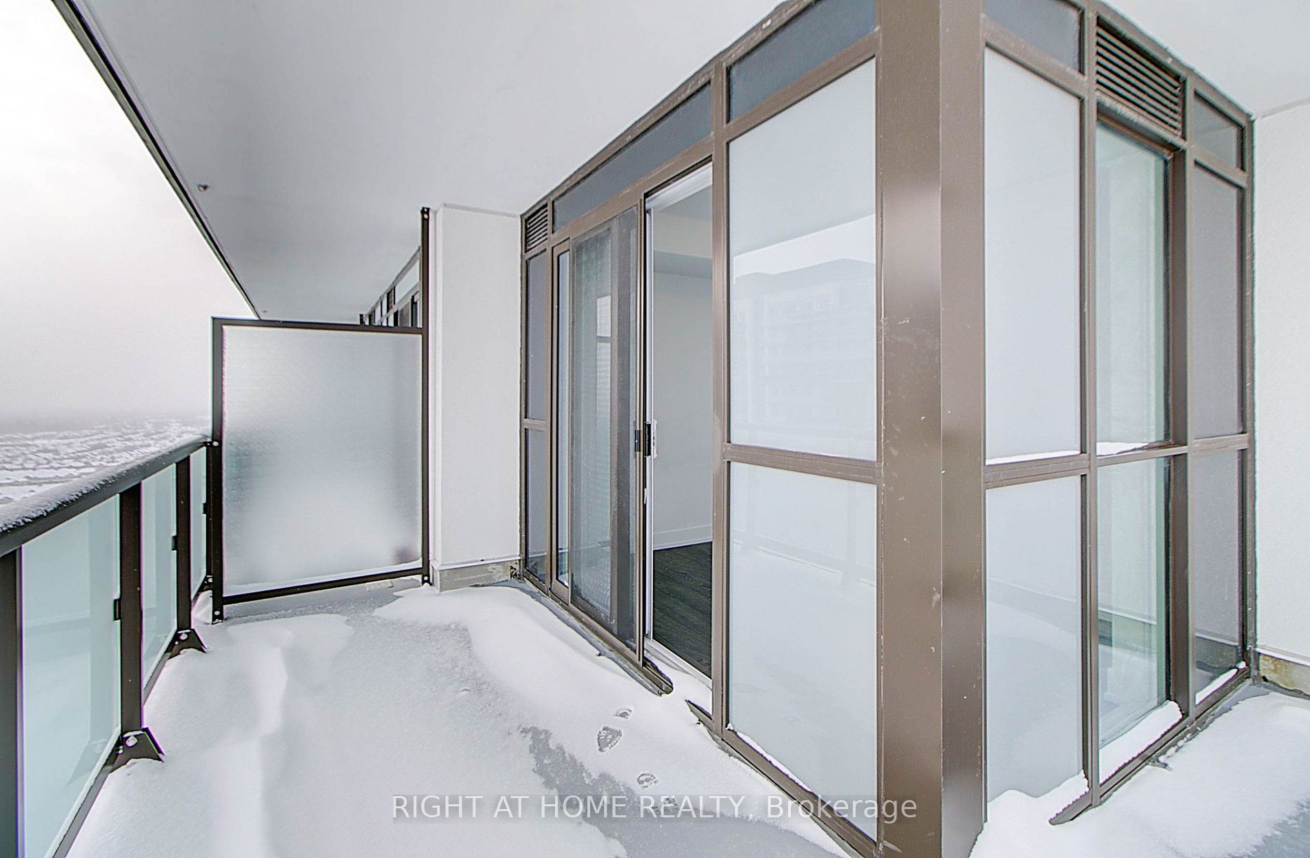 2550 N Simcoe St 2407