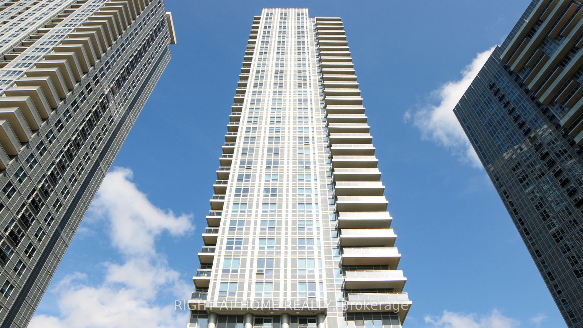 255 Village Green Sq 1210