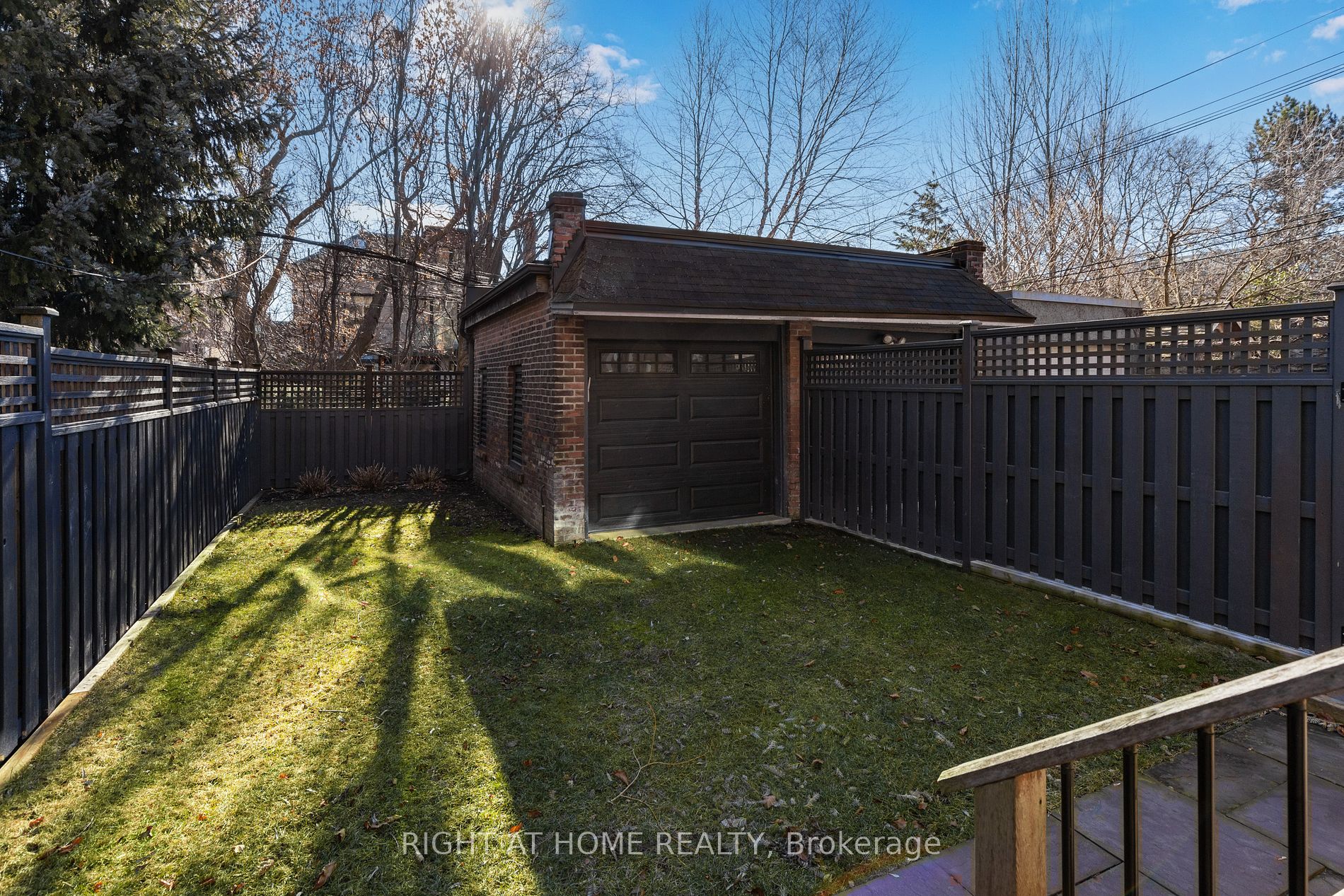 27 E Woodlawn Ave