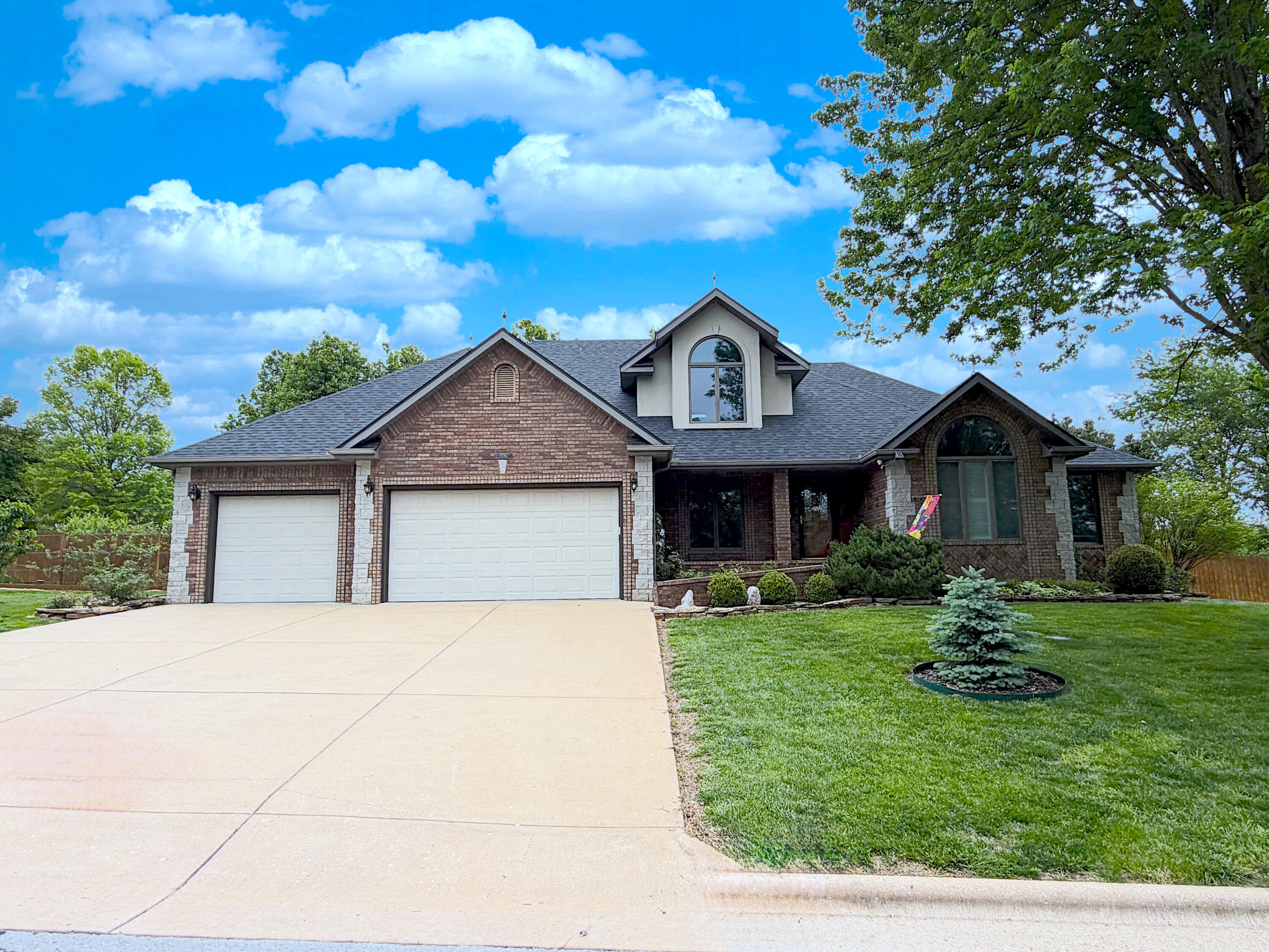 2706 N Skyview Lane