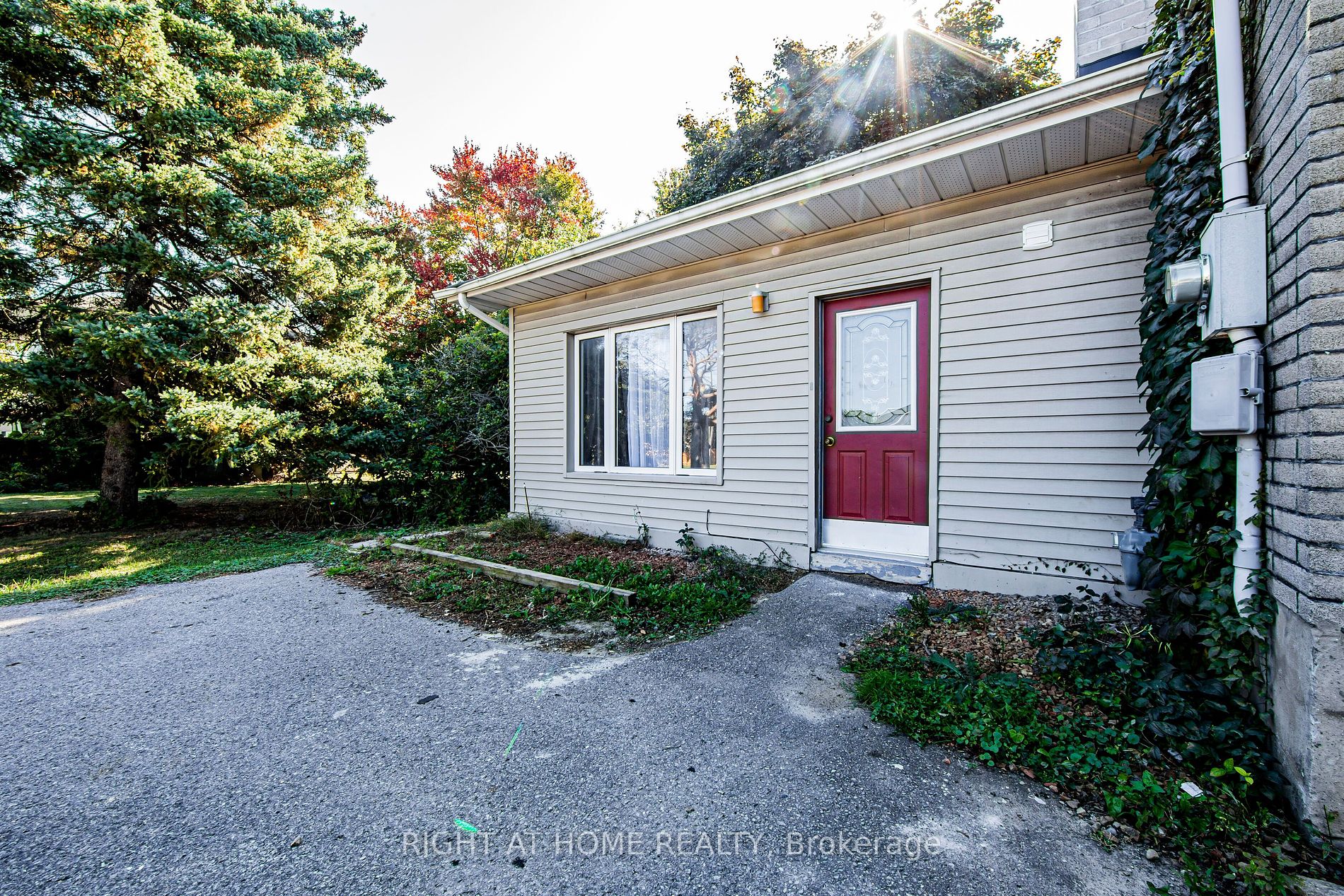 1715 Rossland Rd Main B