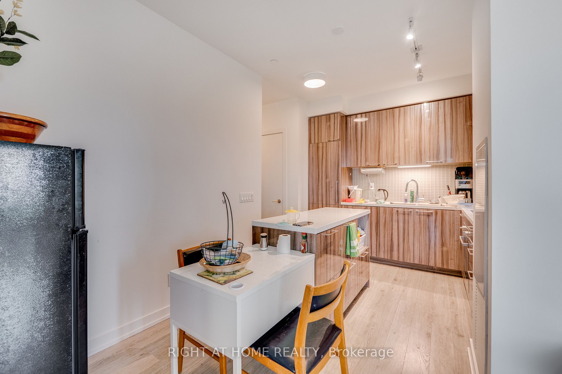 1 Grandview Ave 1209