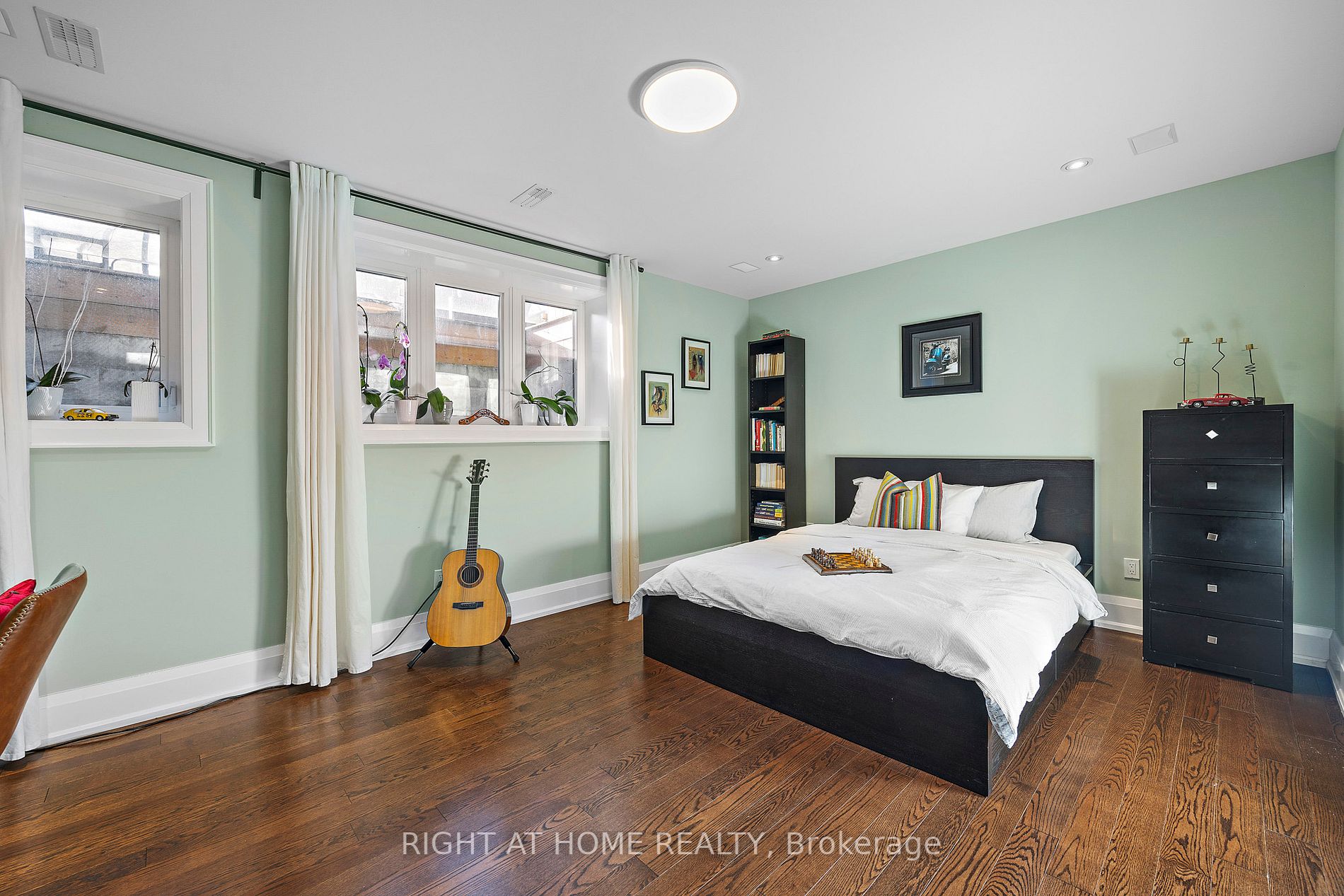 55 Stibbard Ave