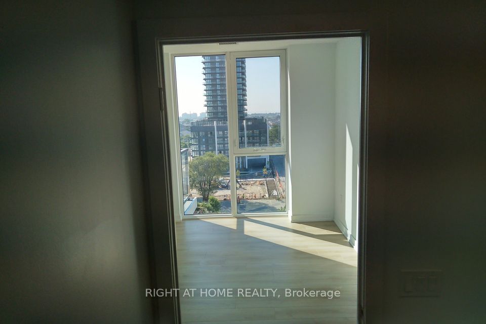 1195 The Queensway 810