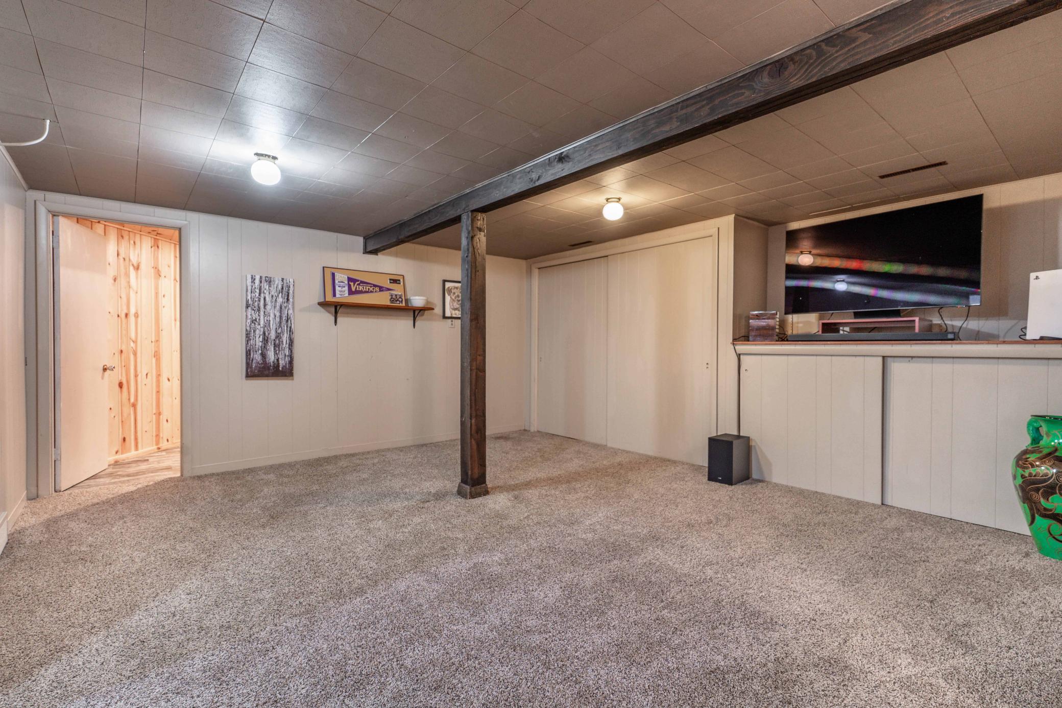 509 W Douglas Avenue