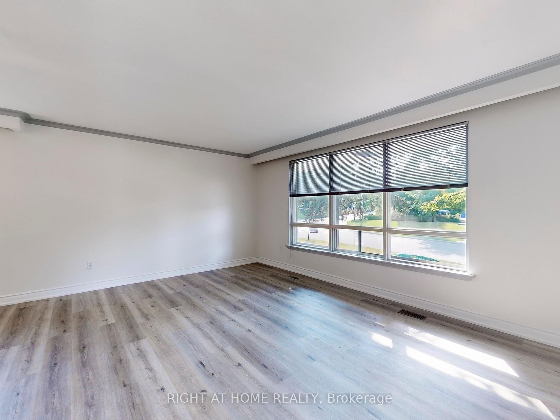 96 Grandview Ave Main Fl