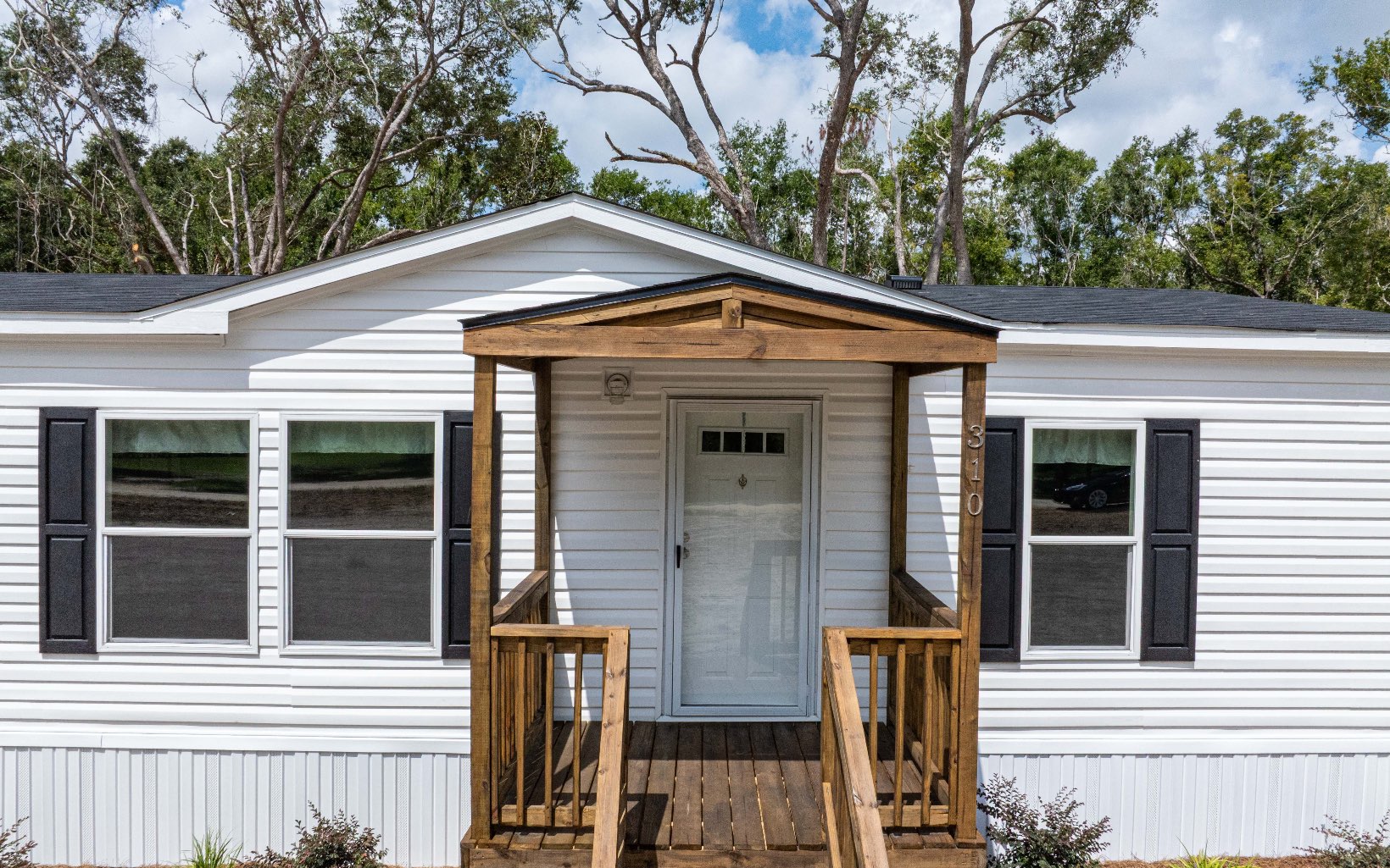 310 NE Weeping Willow Ln