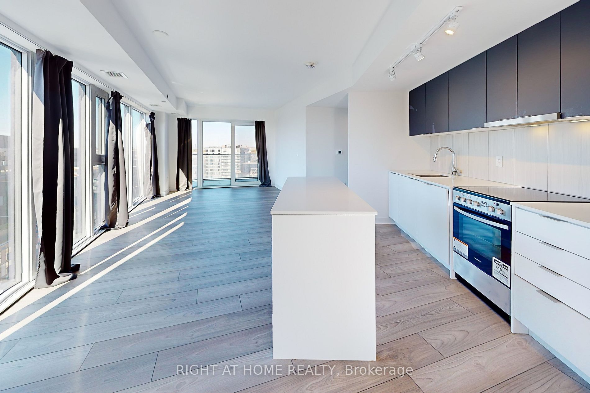 8 Tippet Rd 1410