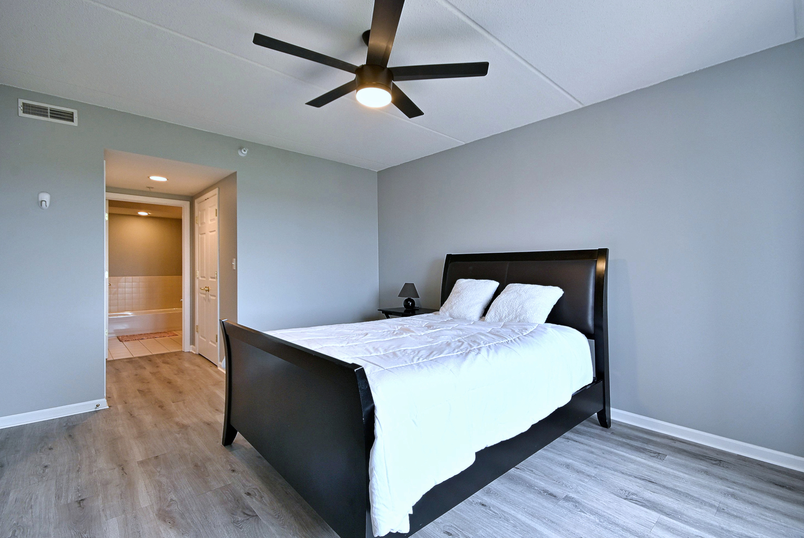 1 N Beacon Place 601