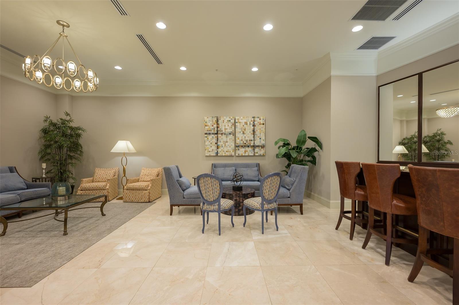 800 N Tamiami Trail 815