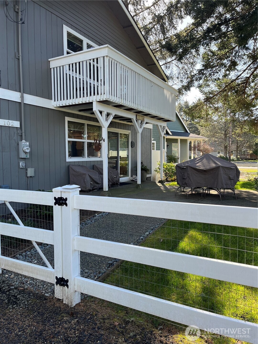 102 N Narwhal Loop NW