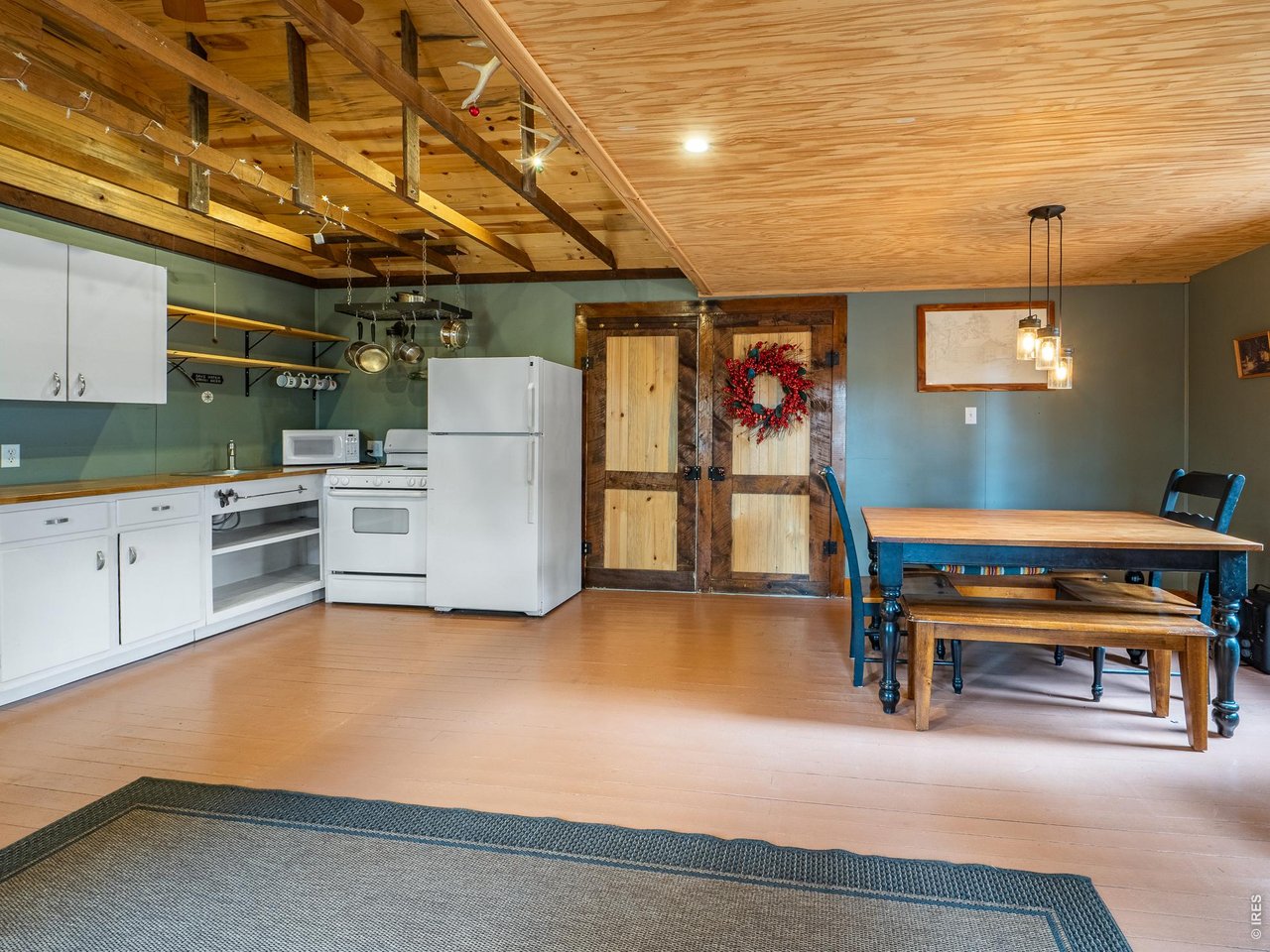 37 Teddys Ln