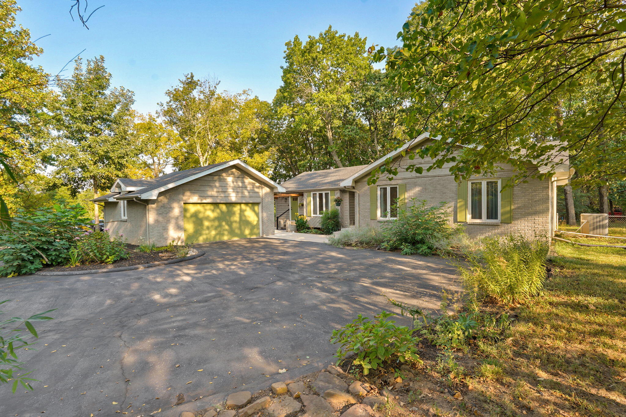 6718 N Farm Road 79
