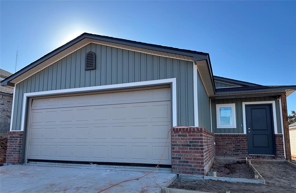 The GUTHRIE floor plan is a new single-story home featuring a spacious and flexible open-concept layout that blends the kitchen, living and dining areas to maximize interior space, and a nearby patio makes it easy to enjoy outdoor entertainment and leisure. Two bedrooms are tucked away to the side for optimal comfort and privacy, including the lavish owner’s suite at the back of the home with a full bathroom and walk-in closet. Prices, dimensions and features may vary and are subject to change. Photos are for illustrative purposes only. Home is currently under construction with anticipated completion in February.