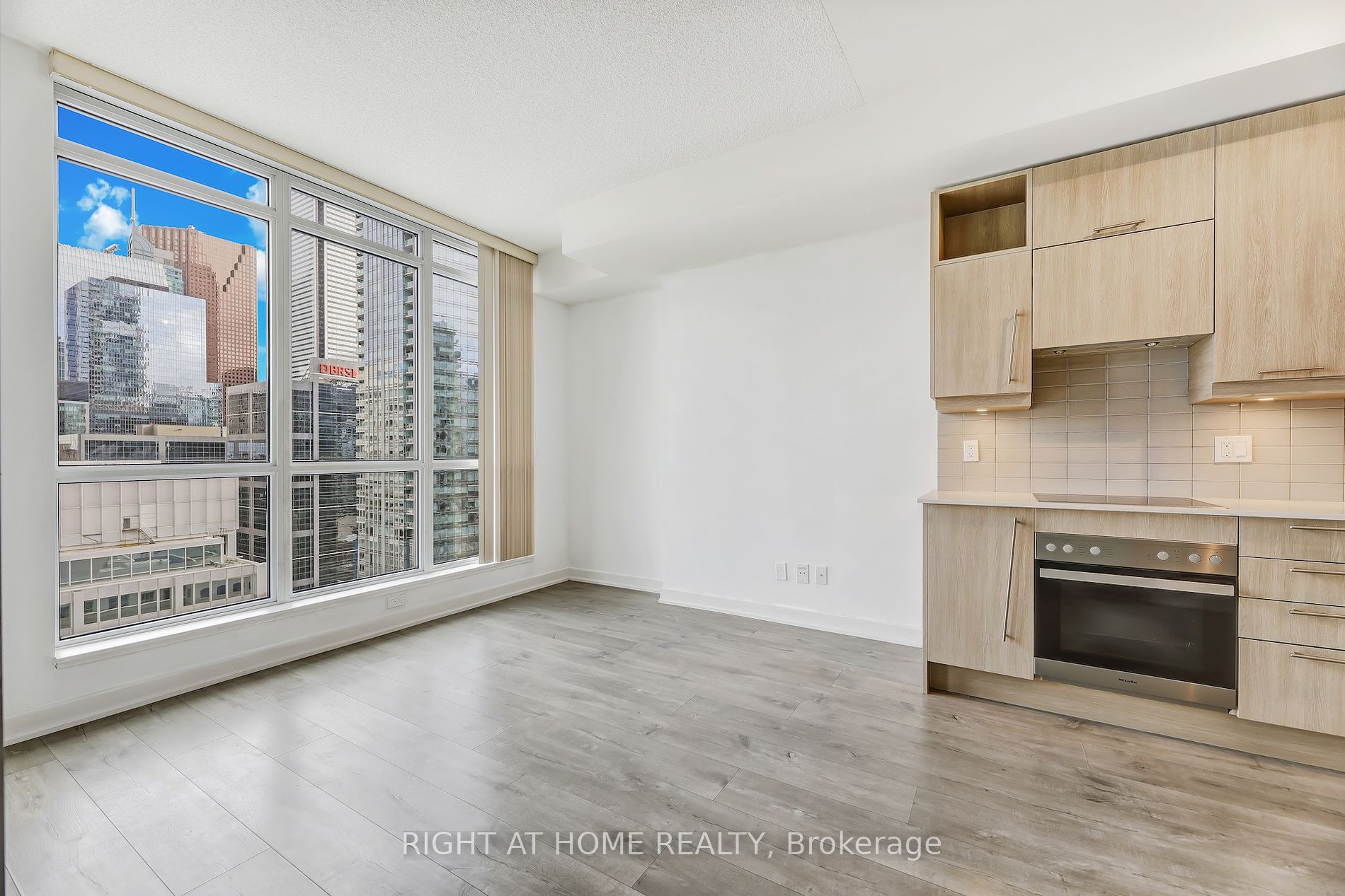 199 W Richmond St 2303