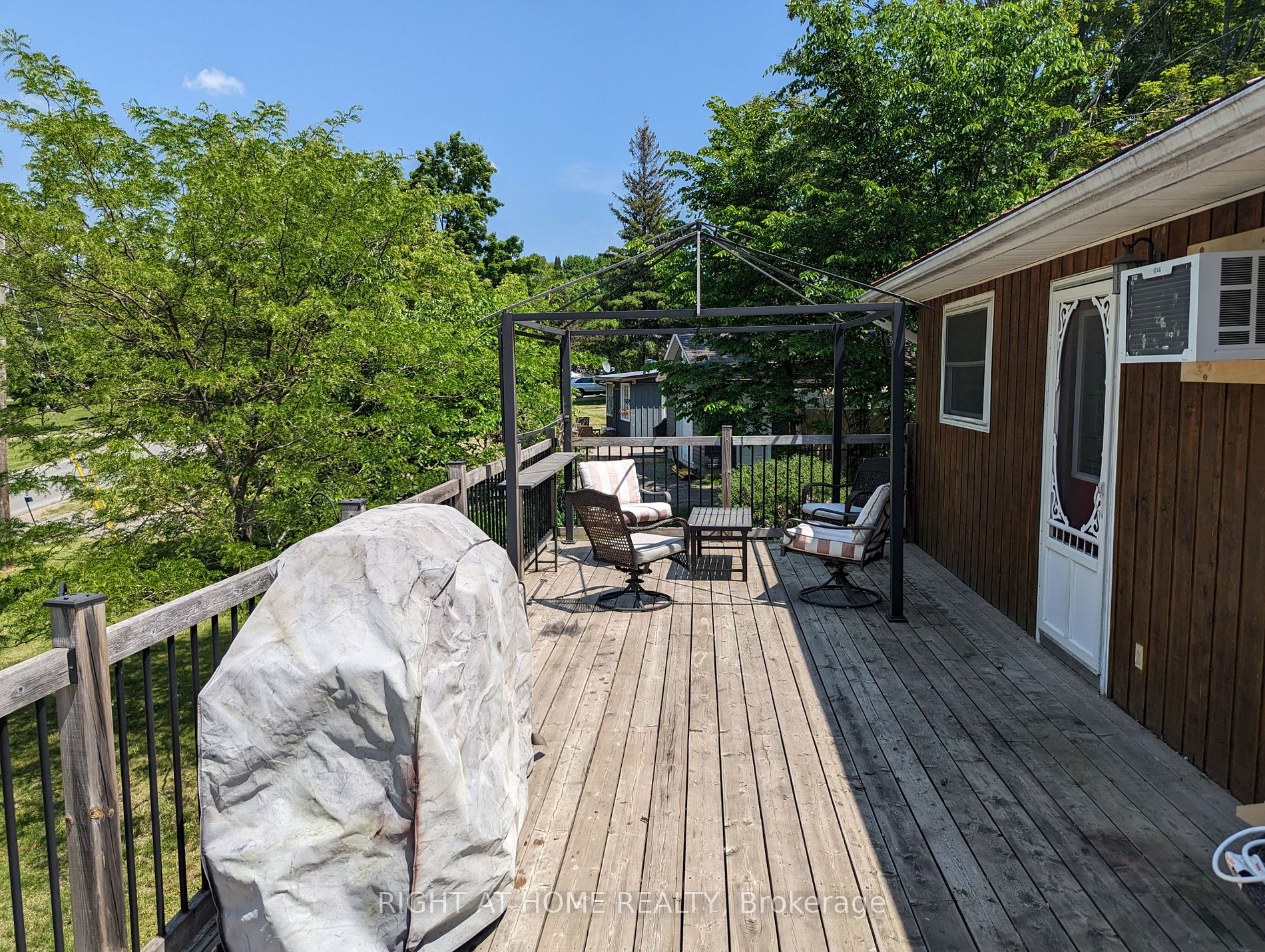 4 Lakeshore Rd