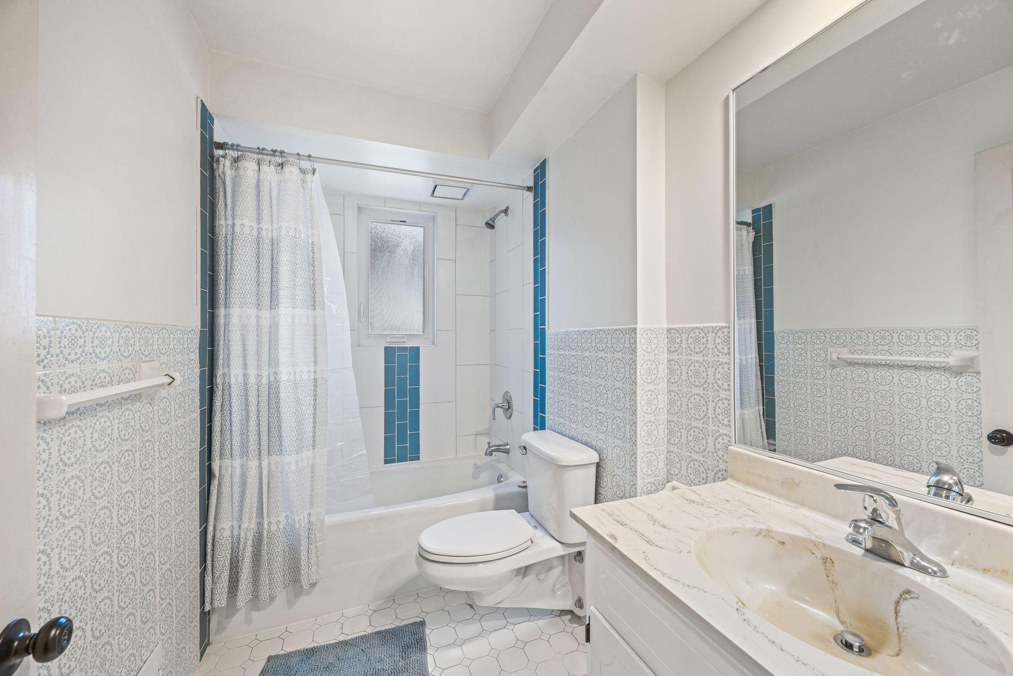 210 Warwick Street SE