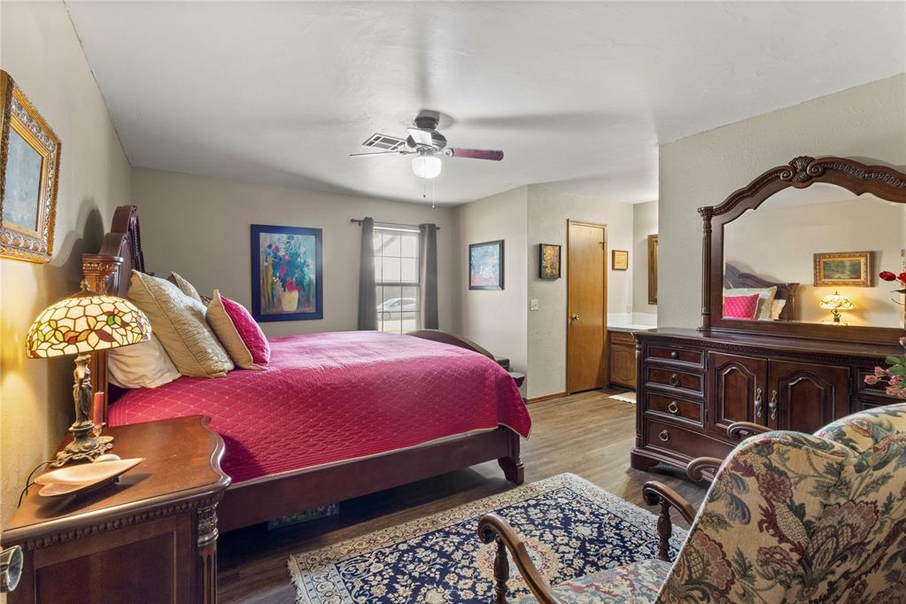 1421 E Quail