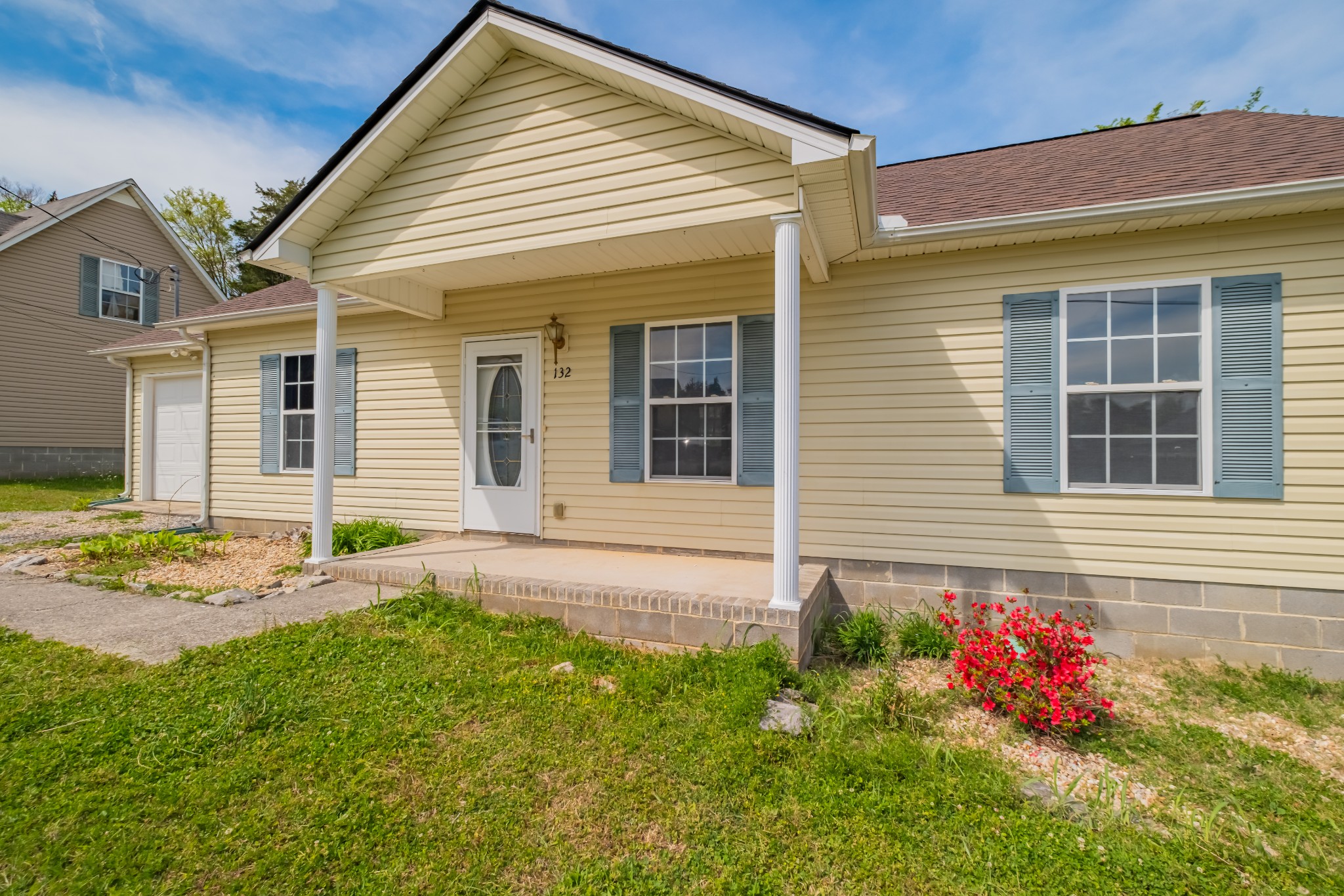 132 Stonefield Cir — sold