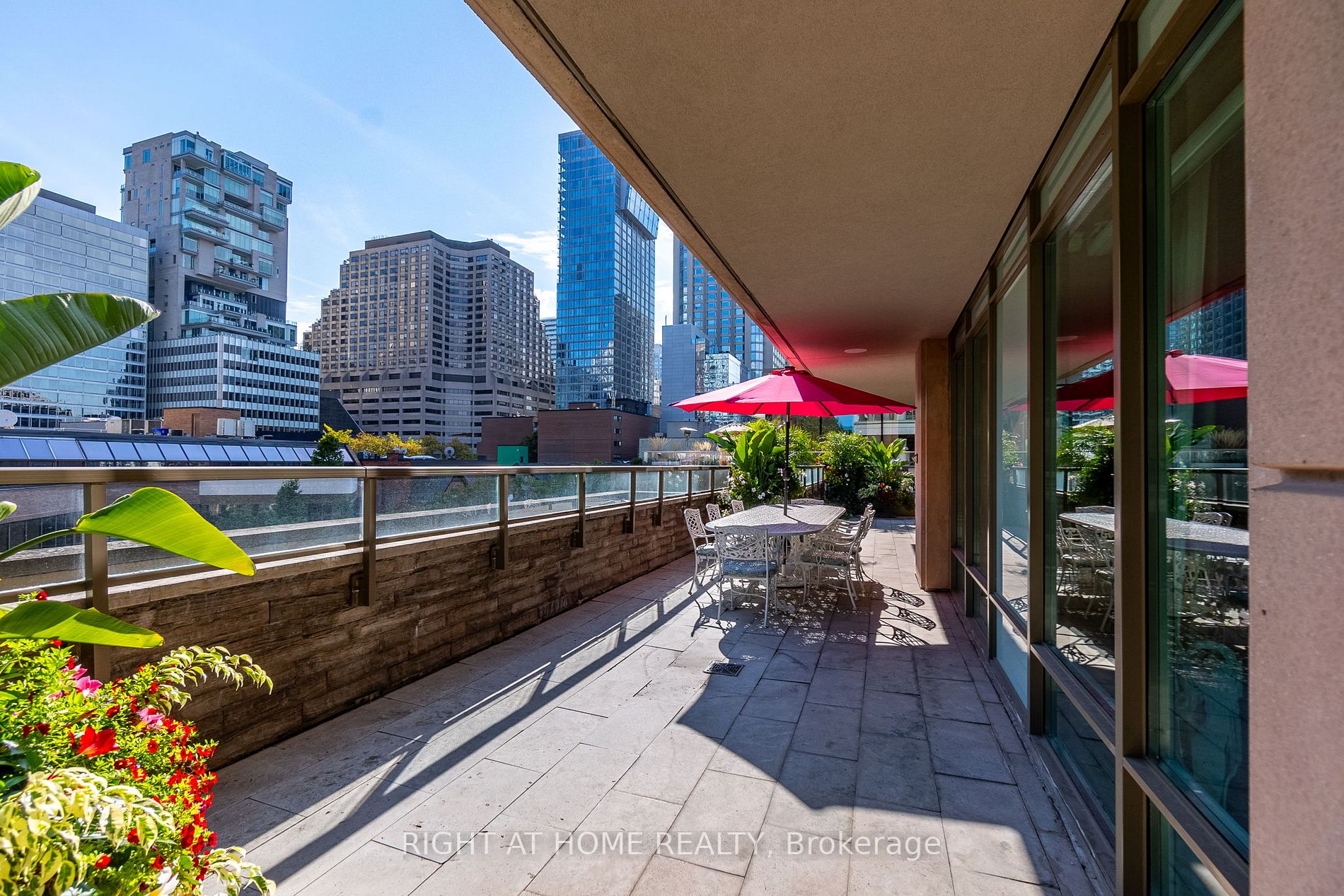 100 Yorkville Ave 301