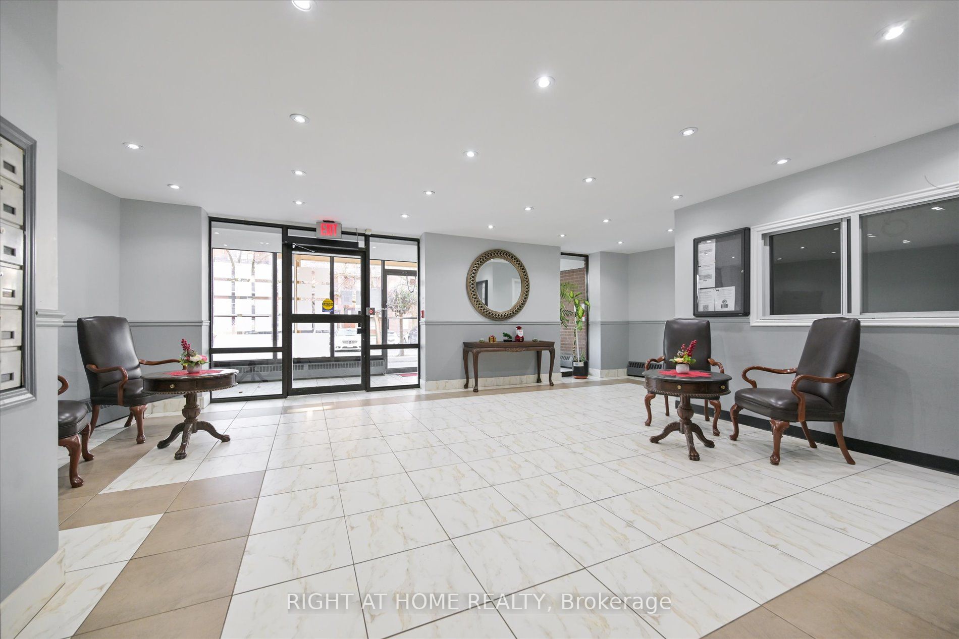 3105 Queen Frederica Dr 905