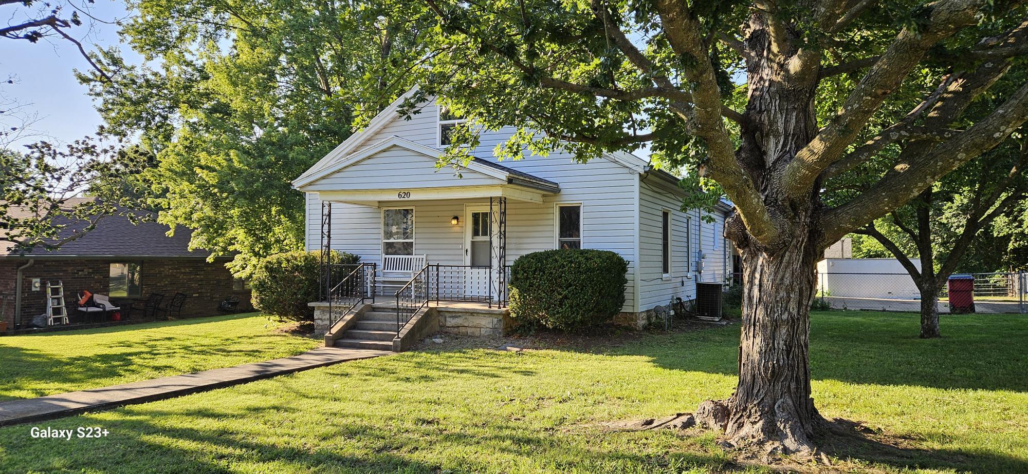 620 E Prairie Lane