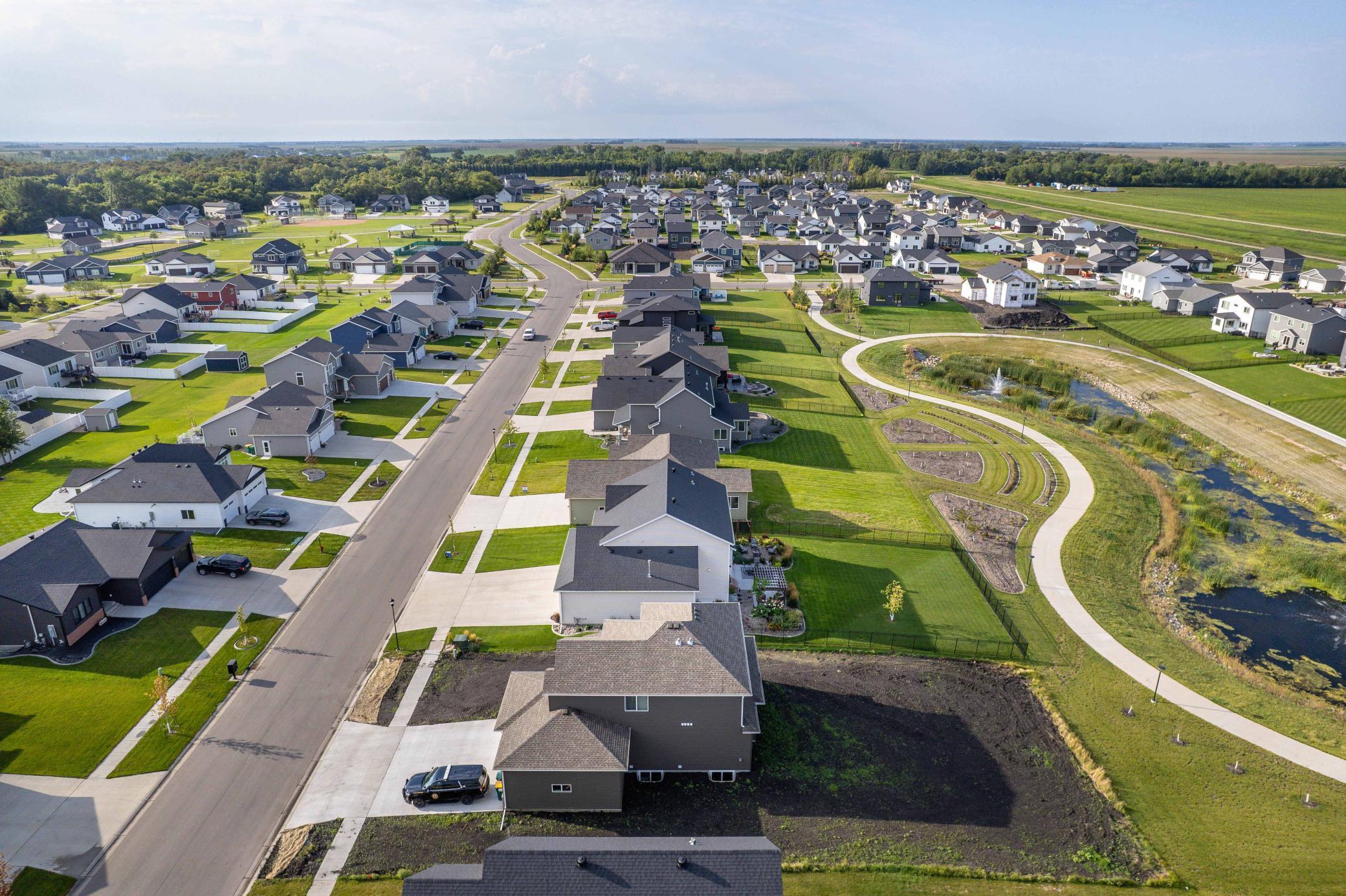 8825 Meadowlark Parkway