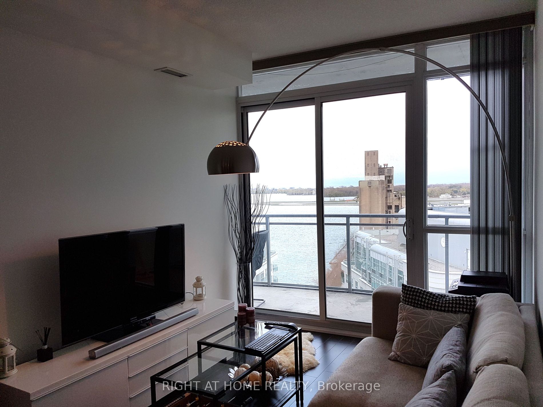 38 Dan Leckie Way 1815