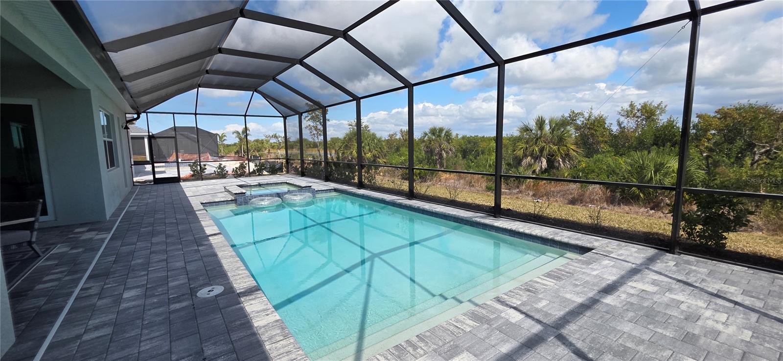 8006 Lakes Edge Lane