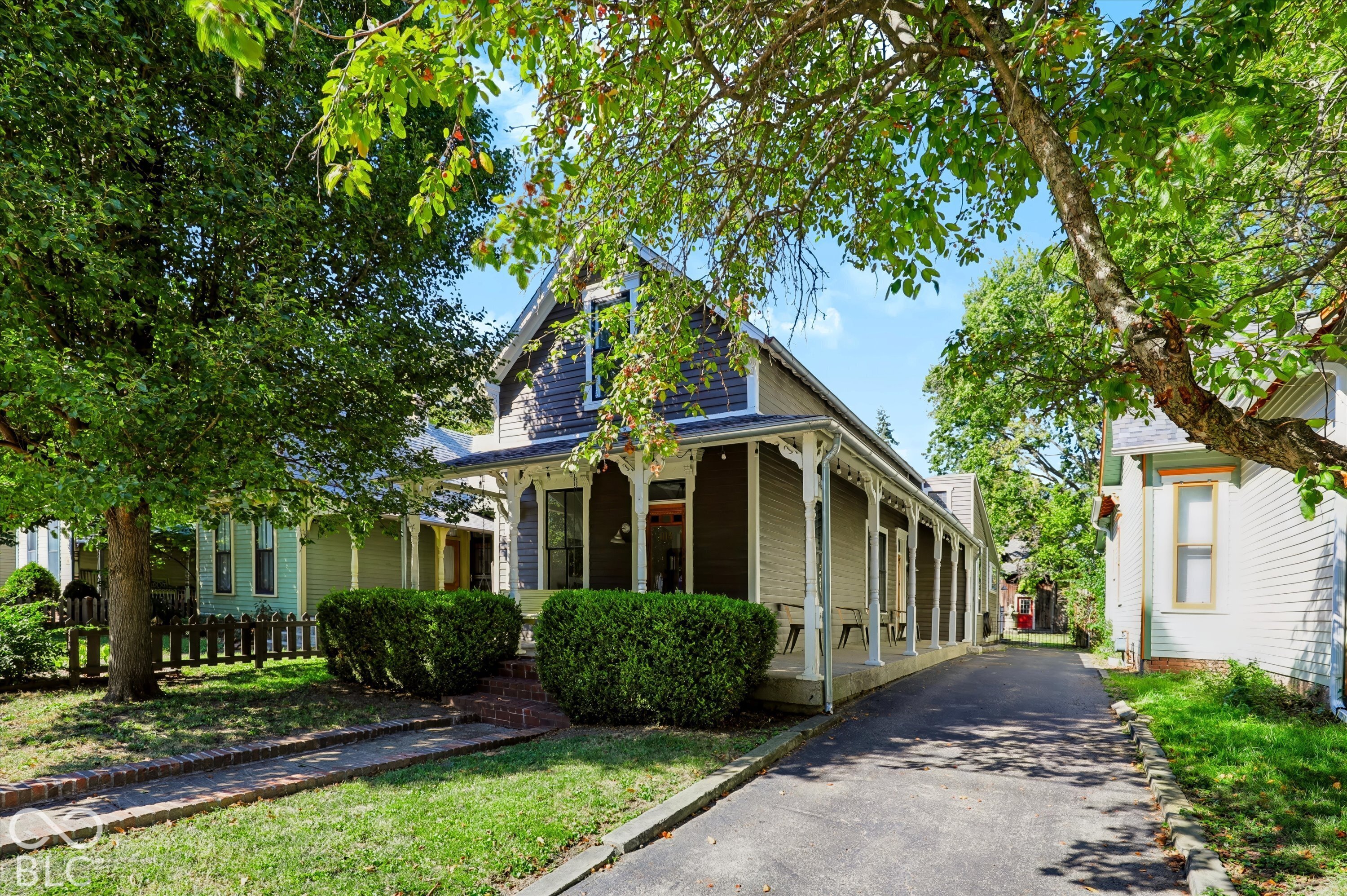 1114 E Saint Clair Street