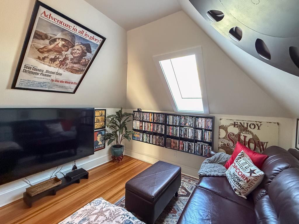 212 Bay Ave 9A