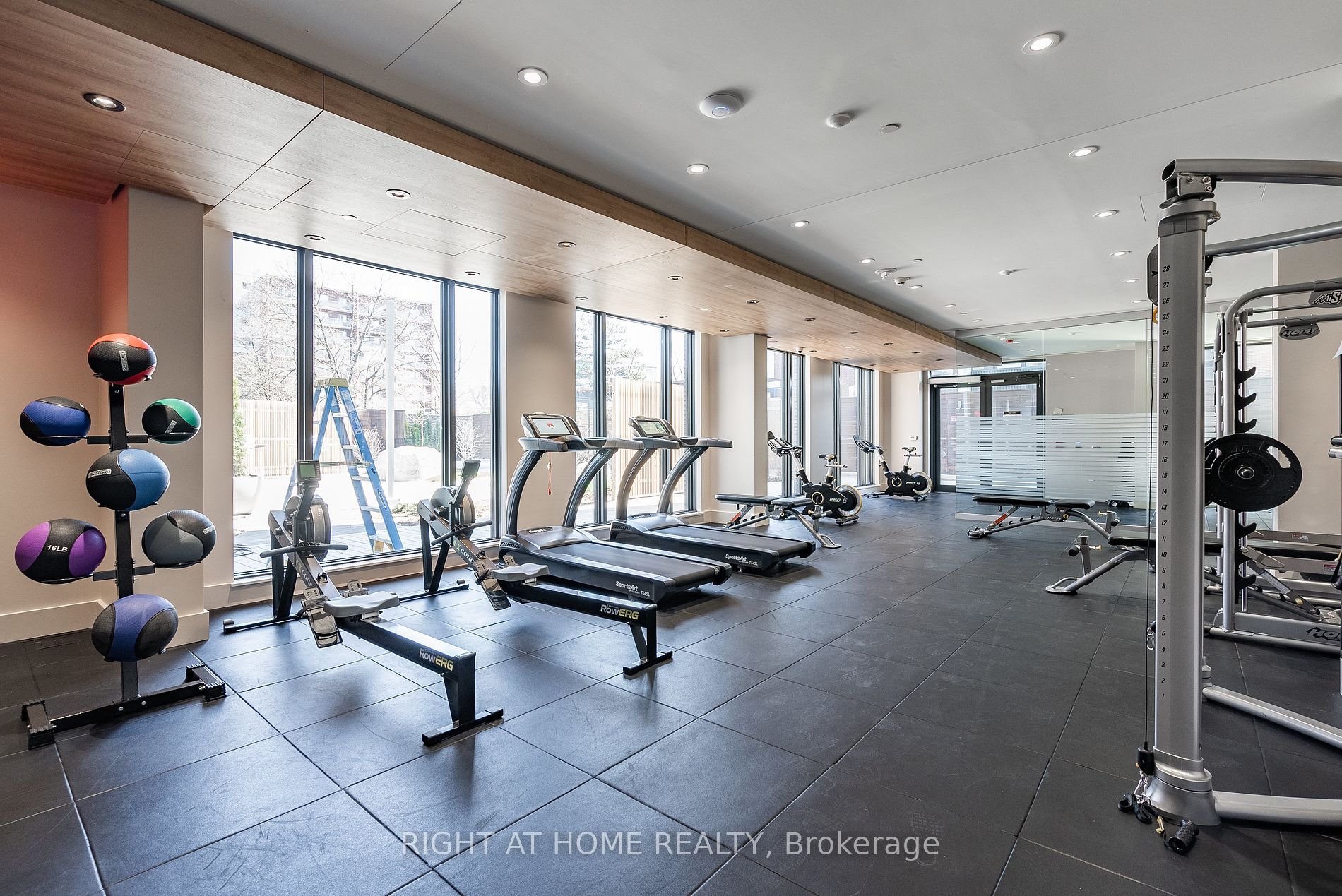 21 E Park St 802