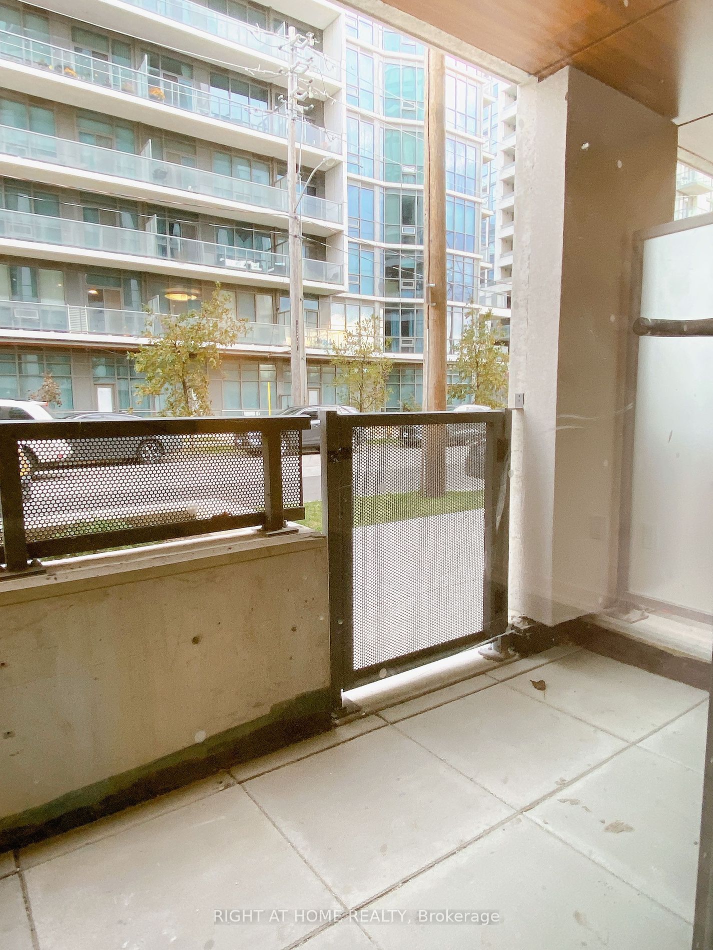 1195 The Queensway 101