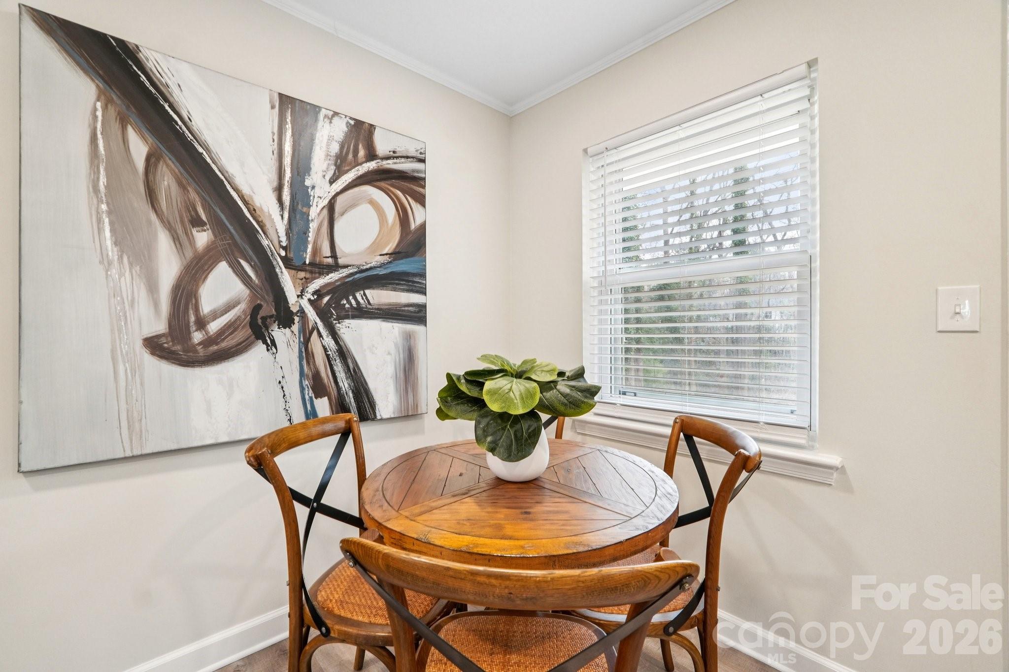 915 Crestmere Street