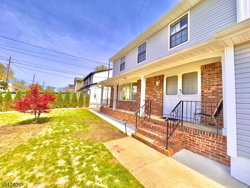 52 Westside Ave