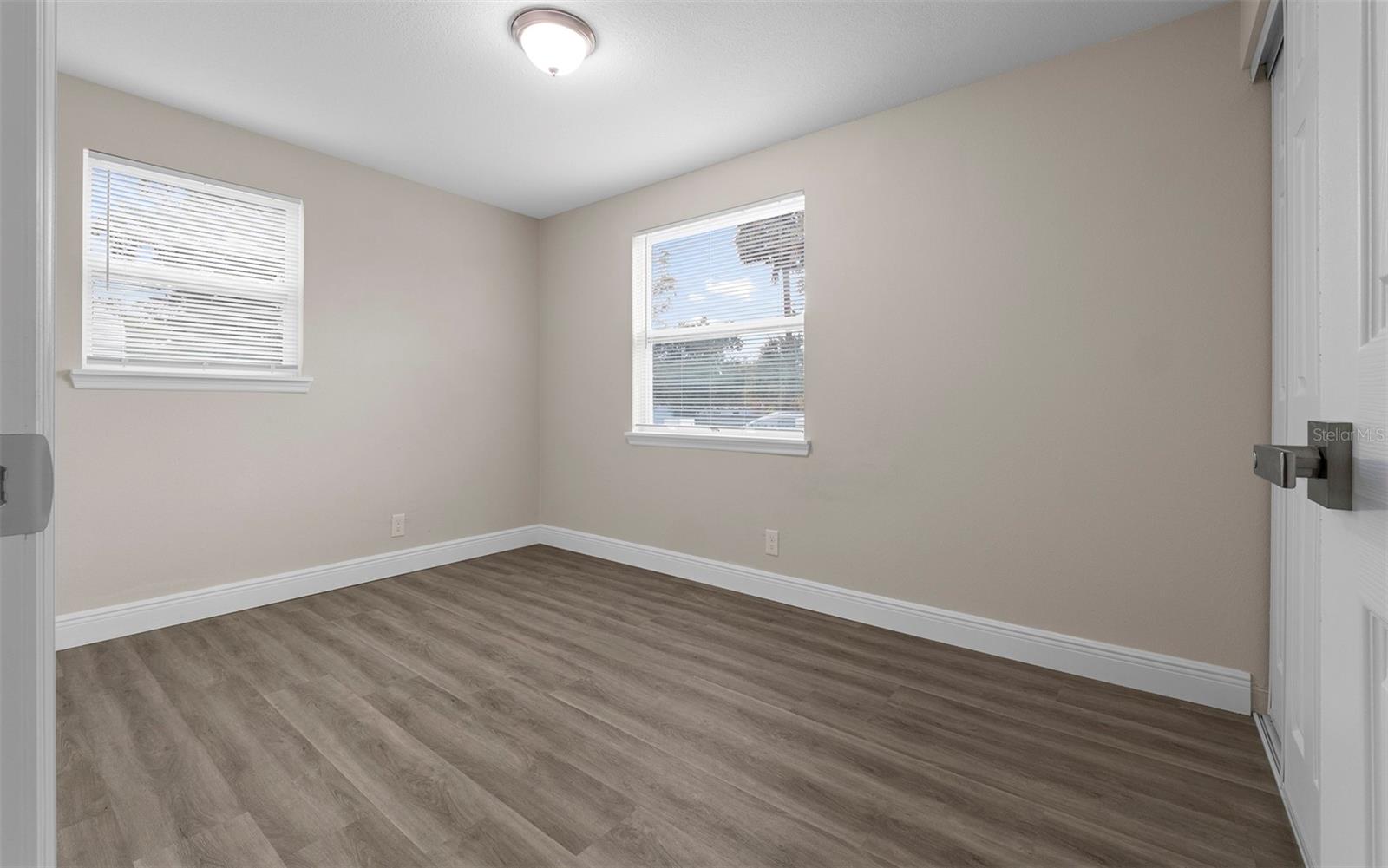 3601 E Giddens Avenue