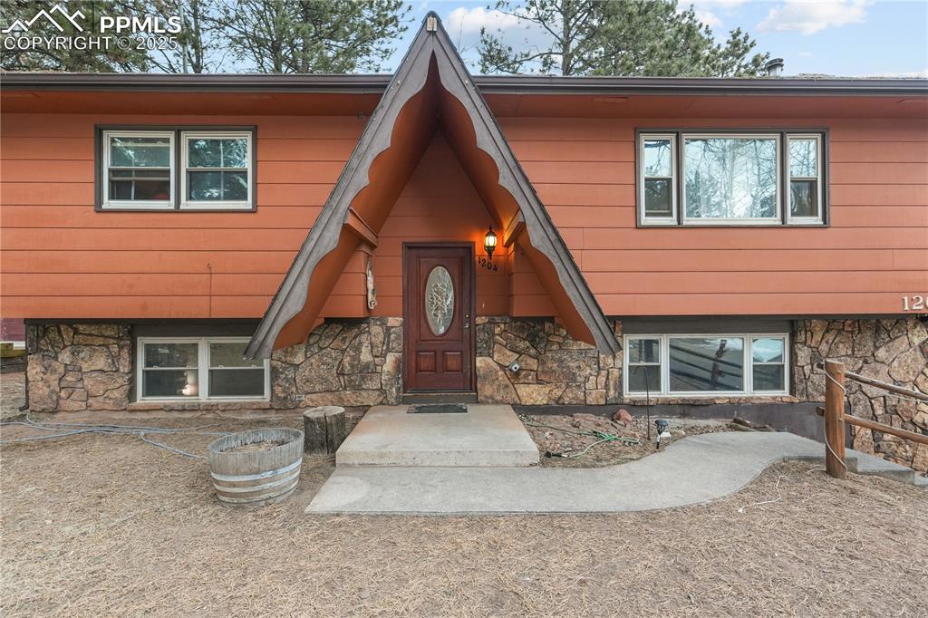 New Flooring, New Carpet and New Price!! This mountain home is located in a quiet neighborhood and offers great potential. This price wont last long! It features two large living areas, four spacious bedrooms, a cozy fireplace, and a spacious deck. Enjoy 0.23 acres of backyard space and beautiful mountain views. This home is located less than 5 minute from downtown Woodland Park. You can easily travel to Cripple Creek in under 40minutes. As well as other well known destinations such as Santa's Work Shop, Manitou Springs and Green Mountain Falls. Don't miss this unique opportunity to own prime Real Estate in Woodland Park.