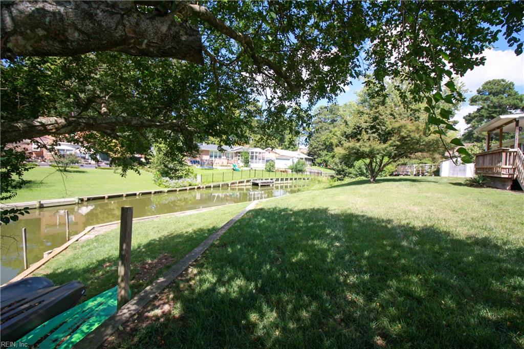 2708 Meadow Drive W