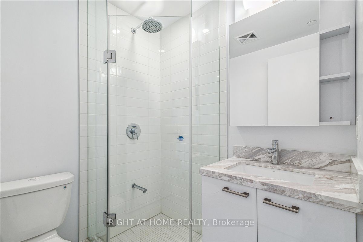 2221 Yonge St 2407